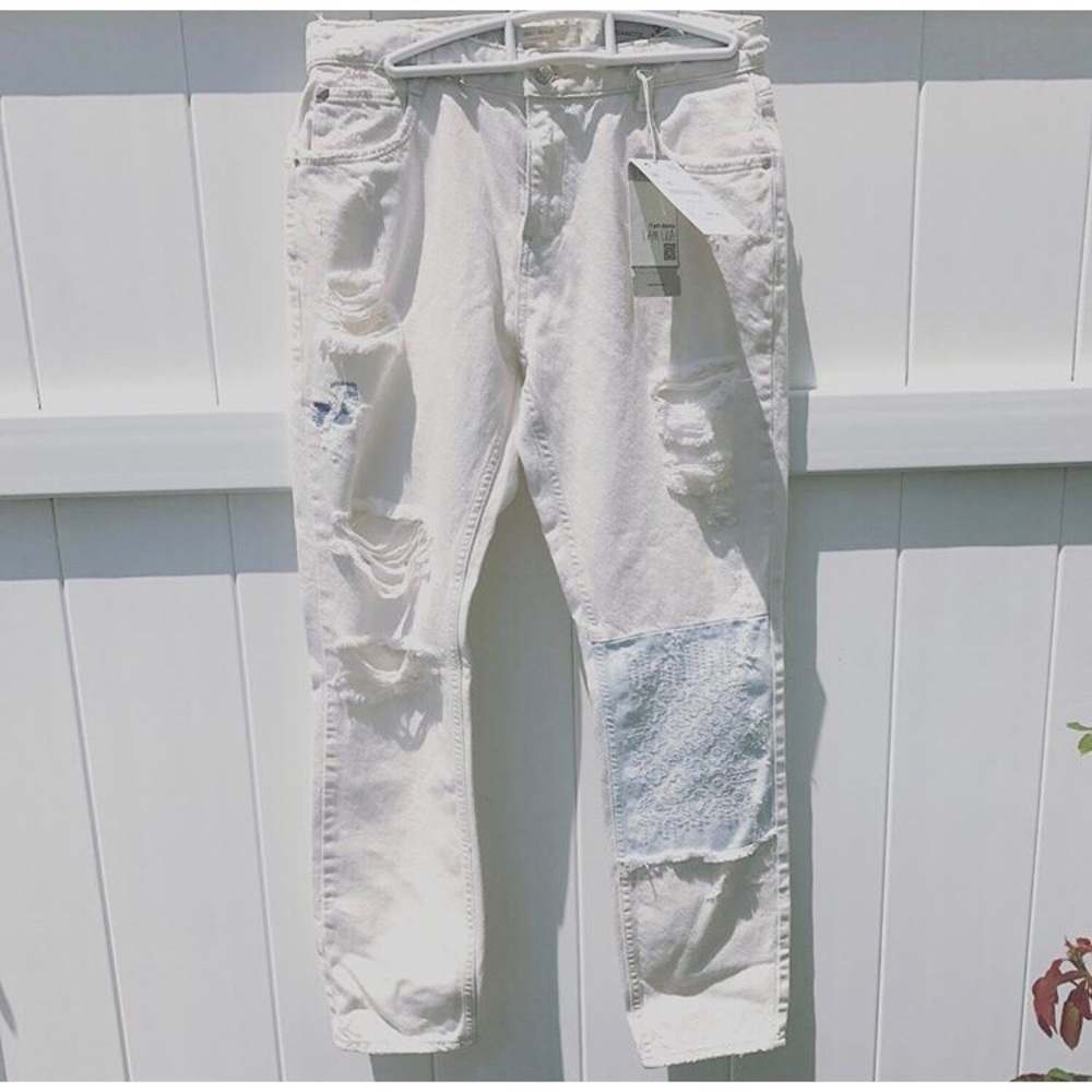 Zara White Destructed Boyfriend Jeans